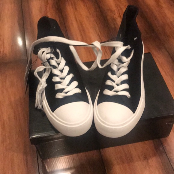 Shoes - Picture 2 of 3